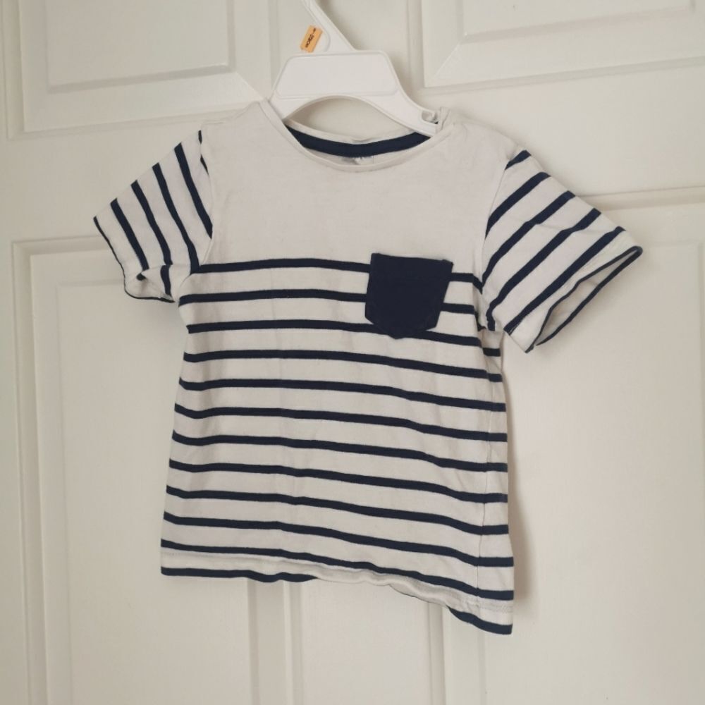 3/$20 H&M t-shirt size 9-12 m